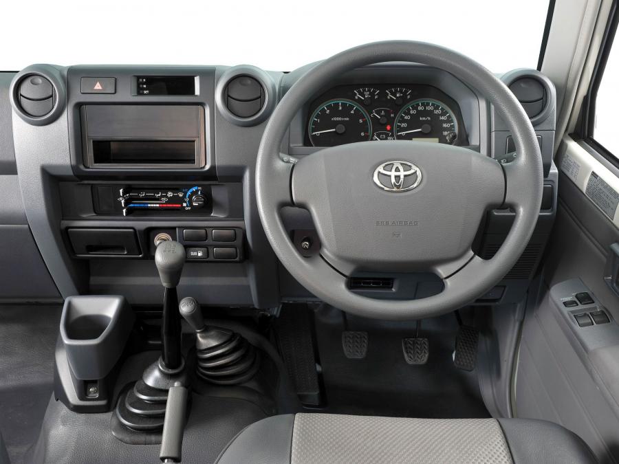  Toyota Land Cruiser 70 Wagon 2010 года  (ZA) (фото 7 из 21)